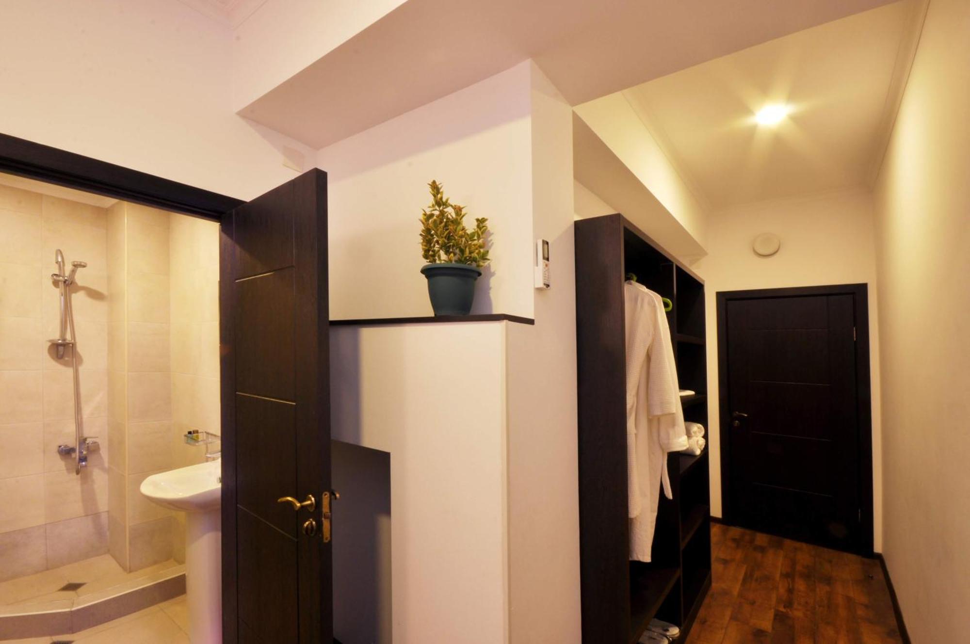 Tbilisi Check In Hotel Exterior photo