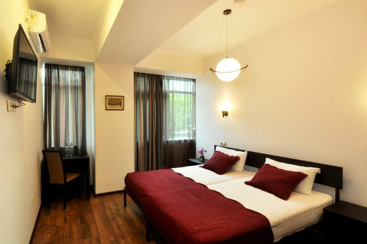 Tbilisi Check In Hotel Exterior photo