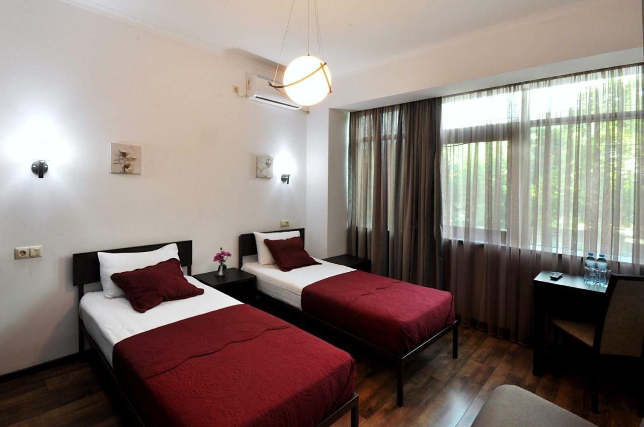 Tbilisi Check In Hotel Exterior photo